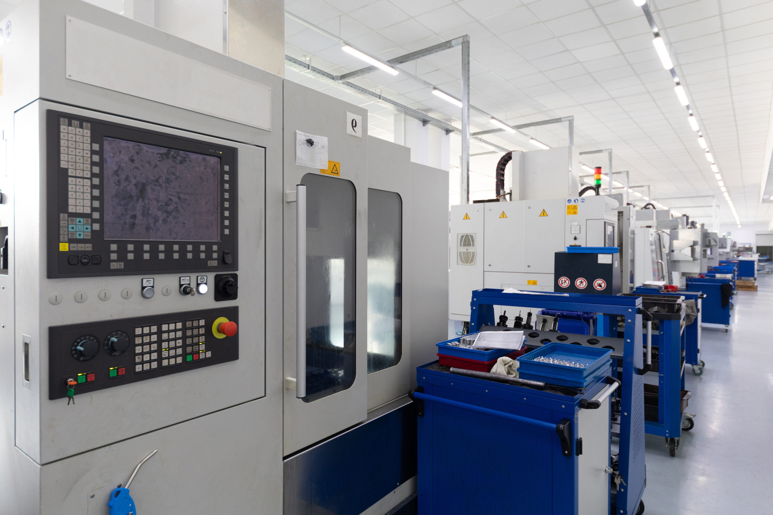 Precision machining and traditional manufacturing comparison highlighting the importance of accuracy in production